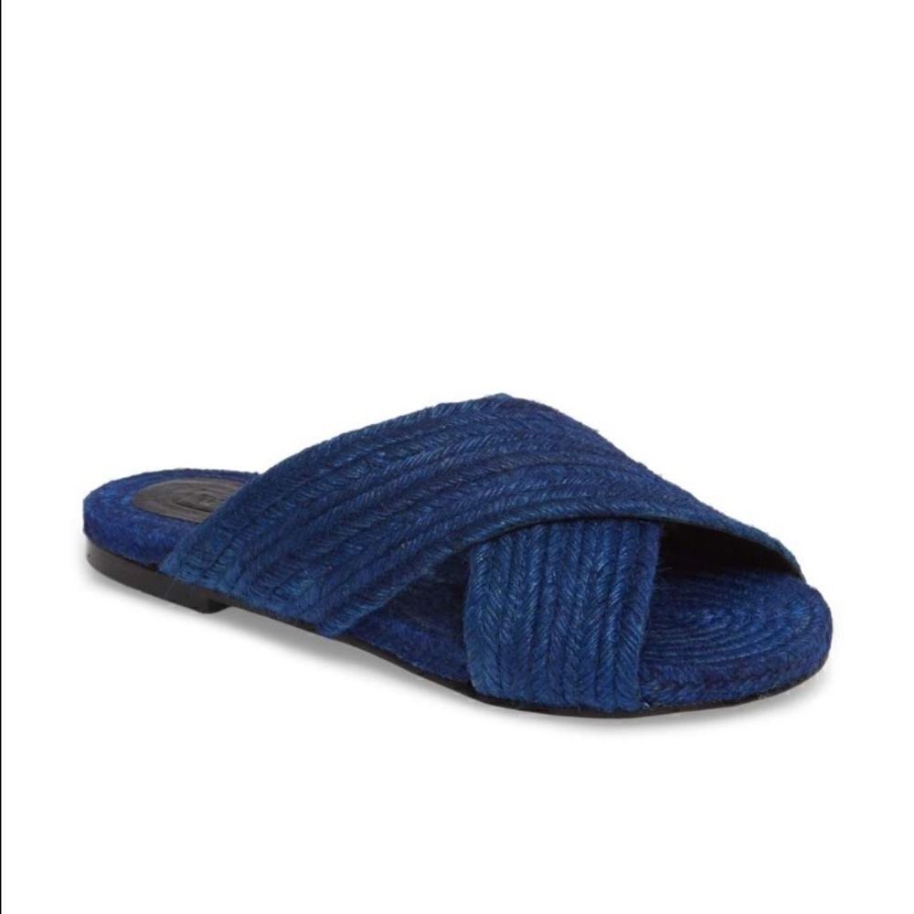 TopShopāBlueāRopeĀ Slideā
Sandal